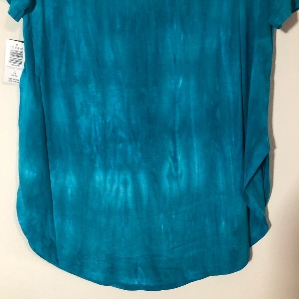 Torrid FAVORITE TUNIC OFF-SHOULDER SUPER SOFT SHORT SLEEVE TEE Blue Tie Dye - Picture 12 of 15